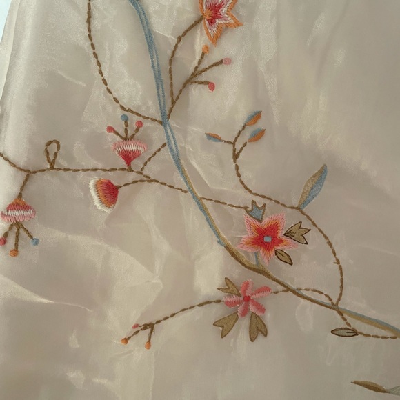 Queen VTG Embroidered Duvet with Mesh Overlay - Picture 2 of 6